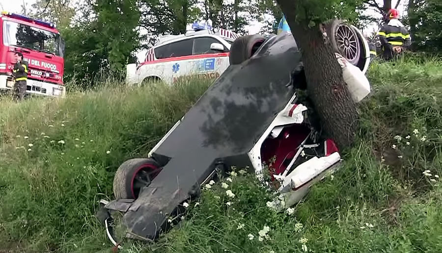 bespoke-mclaren-f1-crashes_900x516