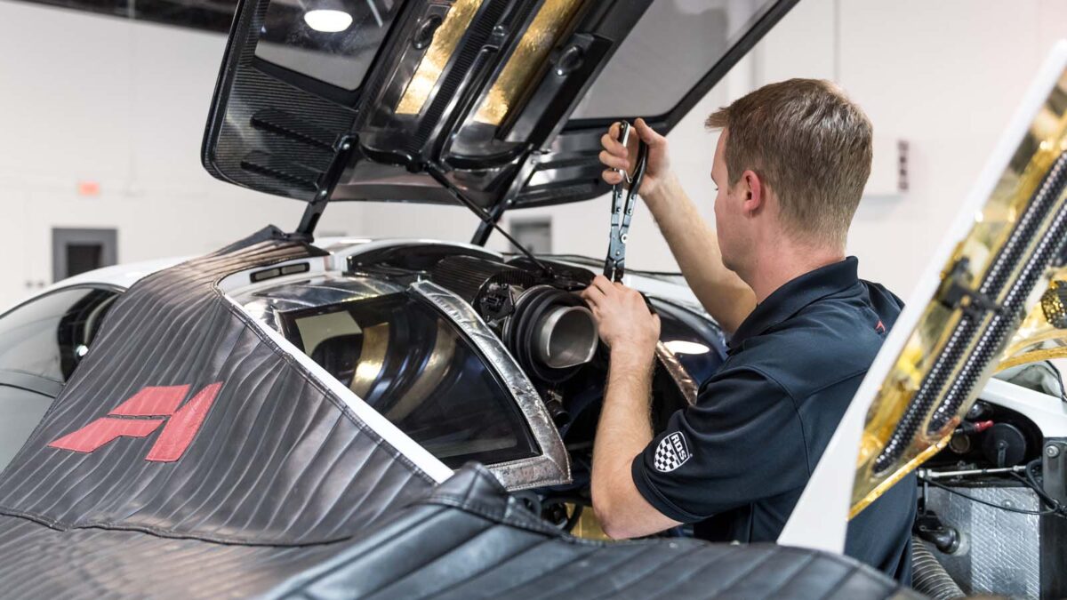 McLaren F1 Service Center North America 02