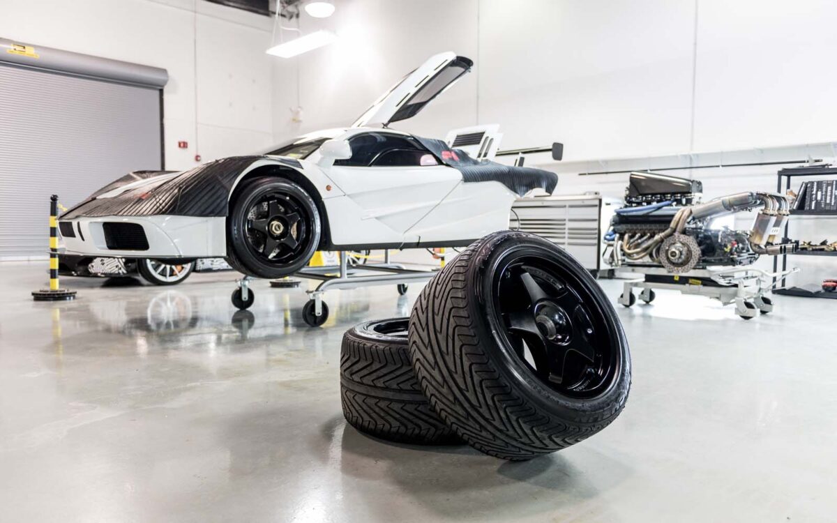 McLaren F1 Service Center North America 01