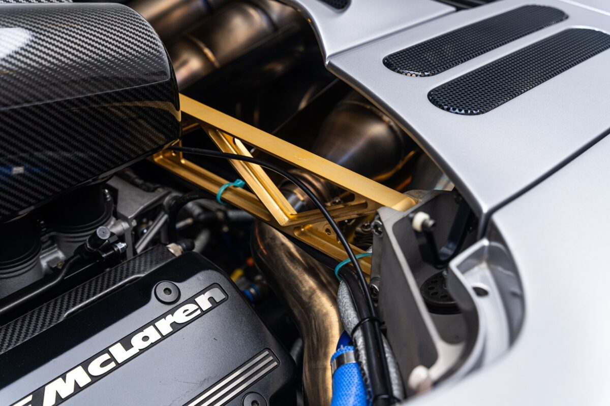 1995 McLaren F1 silver 11