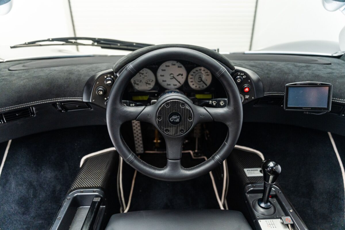 1995 McLaren F1 silver 09