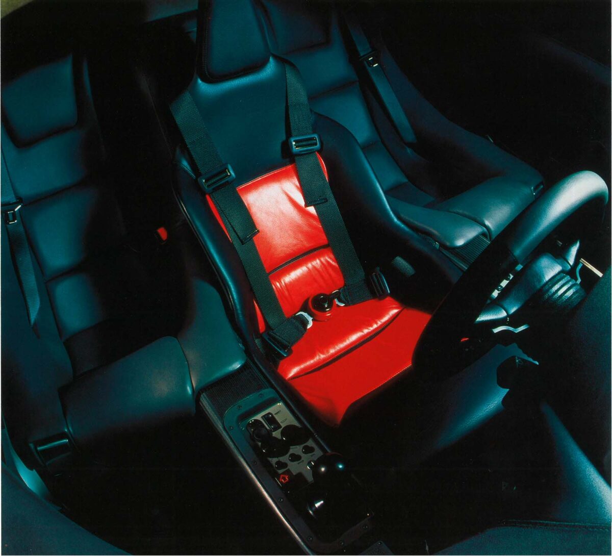 1992 McLaren F1 road car press release image 08